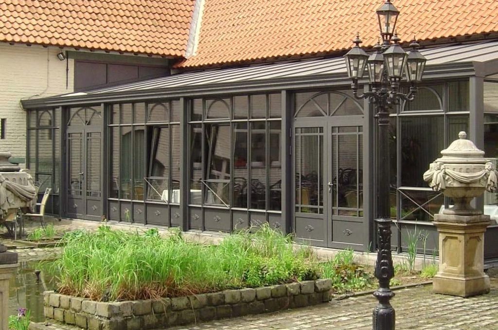 Klassieke glazen veranda